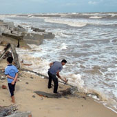 Hơn 30km bờ biển ở Thừa Thiên-Huế bị sạt lở nặng