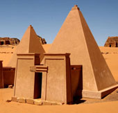 Những kim tự tháp độc đáo không nằm ở Ai Cập