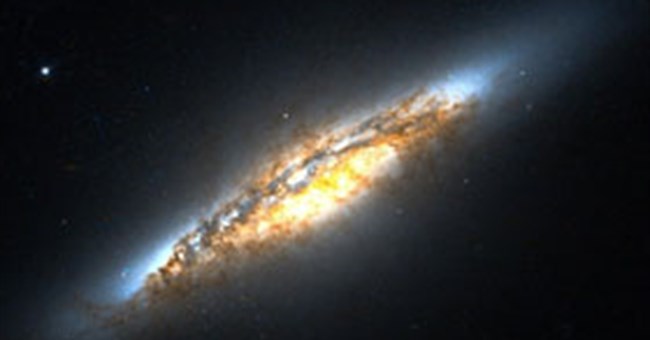 Kính Hubble phát hiện thiên hà thấu kính rực rỡ