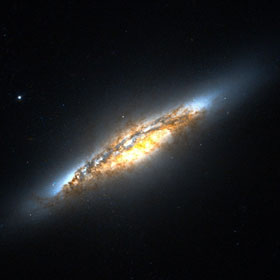 Kính Hubble phát hiện thiên hà thấu kính rực rỡ