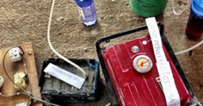 Nữ sinh chế tạo máy phát điện chạy bằng nước tiểu