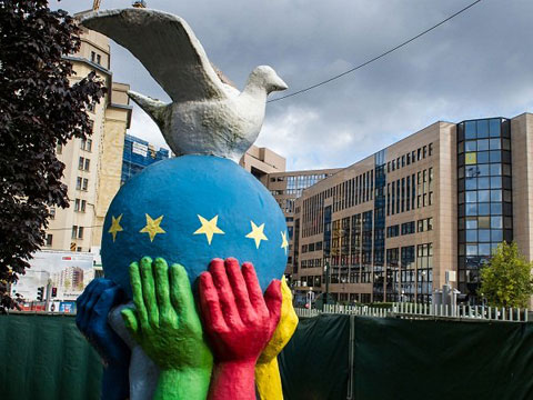EU tặng tiền thưởng Nobel cho trẻ em vùng chiến