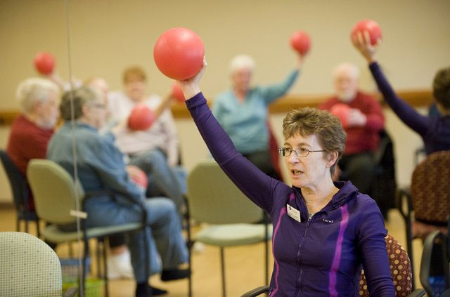 Chấn thương và thuốc sâu làm tăng mắc Parkinson