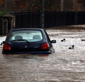 Video: Mưa lớn gây ngập ở England và xứ Wales
