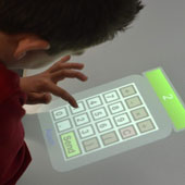 Bàn công nghệ cao giúp trẻ học tốt môn toán