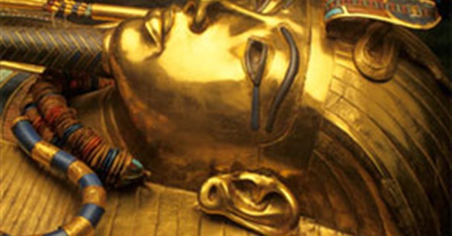 Pharaoh Tutankhamun bị chiến xa cán chết