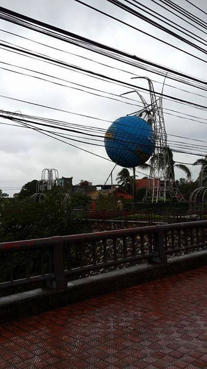 Bão Haiyan đánh sập cột ăng ten truyền hình Uông Bí