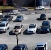 Video: Bóng ma bí ẩn tàn phá bãi đậu xe?