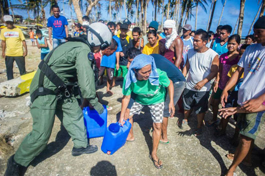 Hải quân Mỹ cung cấp nước sạch cho người dân Philippines như thế nào?