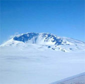 Núi lửa hoạt động dưới thềm băng Nam Cực