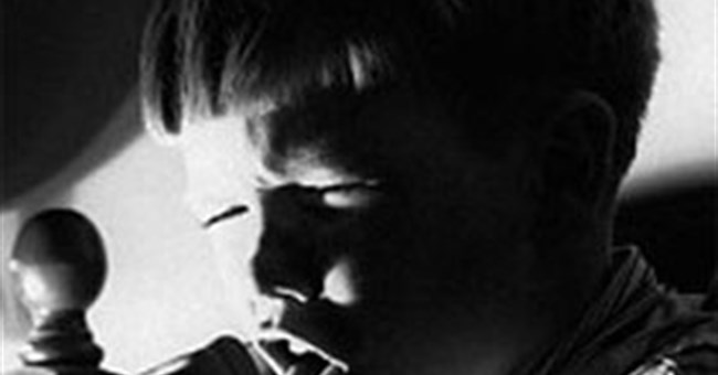 Tại sao bệnh thường trở nặng về đêm?