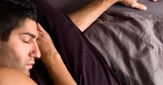 Thói quen ngủ nguy hiểm có thể bạn chưa biết