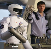 Nga giới thiệu robot hình người thế hệ mới SAR - 401