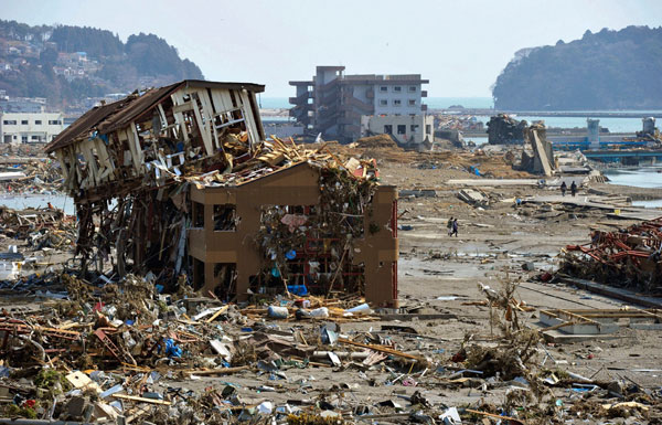 Nhật hứng sóng thần kép hồi tháng 3