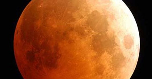 Nguyệt thực: Vì sao mặt trăng lại đỏ và lớn khác thường?
