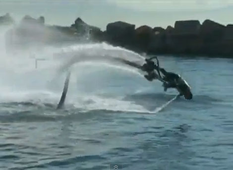 Video: Người bay lượn trên mặt nước như cá