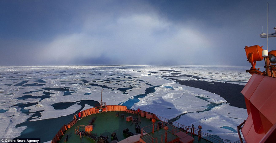 Ngắm cầu vồng trắng cực hiếm ở Bắc Cực