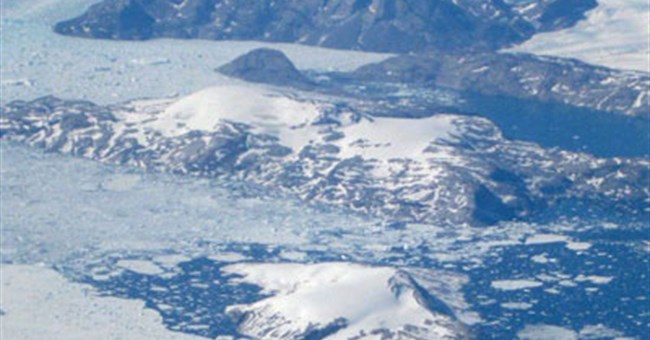 Đảo băng lớn nhất trồi lên vì biến đổi khí hậu