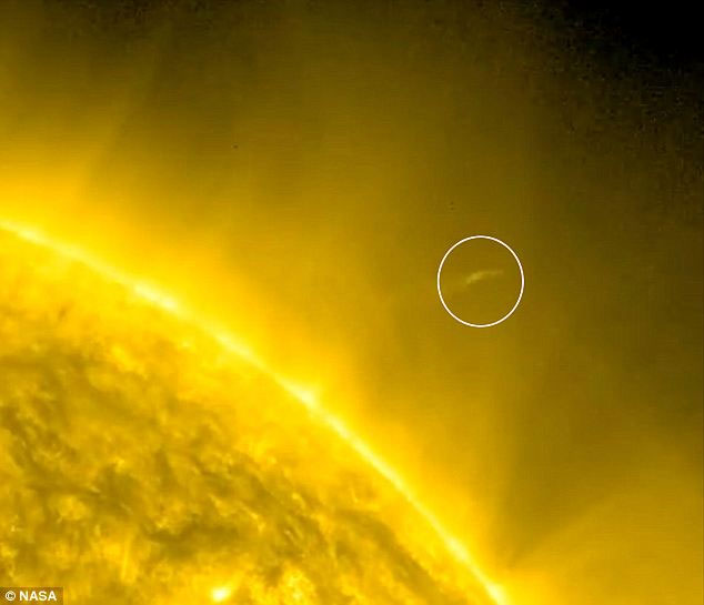 Video: Khoảnh khắc sao chổi thoát khỏi Mặt trời