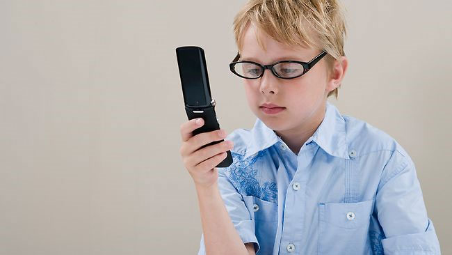 10 cách giúp trẻ an toàn khi dùng điện thoại