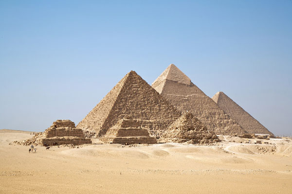 Kim tự tháp Ai Cập.