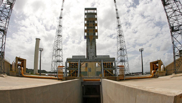 Tên lửa Soyuz–ST–A Nga phóng vệ tinh Pleiades từ sân bay Pháp
