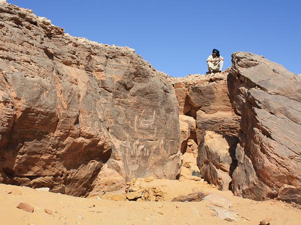 Tranh đá cổ nhất về Pharaoh tại Ai Cập