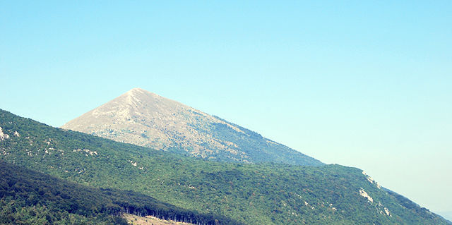 Tín đồ tận thế hướng về núi thần bí tại Serbia