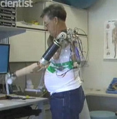 Chế tạo cánh tay robot được điều khiển bằng não