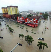 Malaysia: Mưa lớn gây vỡ đập, hàng ngàn người tháo chạy