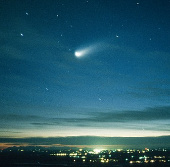 Sao chổi sáng hơn trăng rằm thăm Trái đất năm 2013