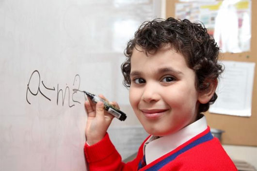 Cậu bé 4 tuổi có chỉ số IQ bằng thiên tài Einstein