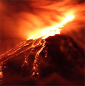 Video: Núi lửa lớn nhất châu Âu phun trào dữ dội
