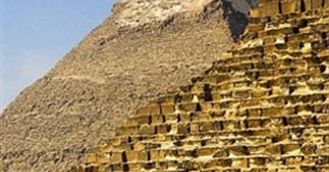 Kim tự tháp Ai Cập được xây ngược từ trong ra ngoài?