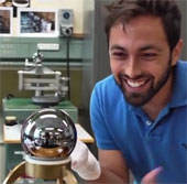 Video: Vật thể tròn nhất thế giới