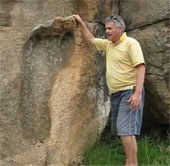 Tìm thấy dấu chân người khổng lồ cổ đại ở châu Phi