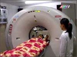3 robot bằng 20 nhân viên xét nghiệm