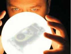 IT 2005: Những lời tiên tri xuất thần và... "tâm thần" nhất