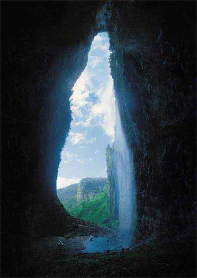 Phát hiện hang khổng lồ ở Venezuela
