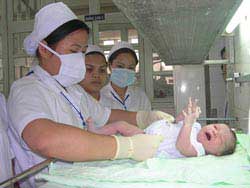 Trẻ đẻ non bị ảnh hưởng về tính cách