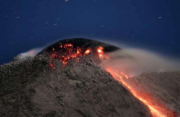 Núi lửa Merapi bắt đầu phun trào