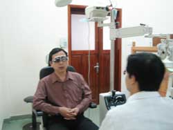 Đặt thủy tinh thể loại mới, không cần đeo kính