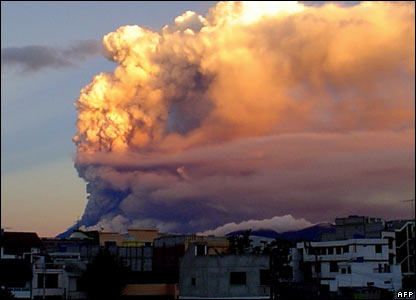 Núi lửa Tungurahua ở Ecuador hoạt động trở lại sau tám thập kỷ