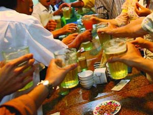 Lạm dụng rượu bia SOS! SOS! SOS!: “Thần tửu” hại xác phàm