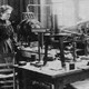 Sự khám phá chất phóng xạ của Marie Curie
