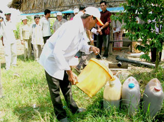 Chế phẩm sinh học EM với mô hình vườn- ao- chuồng- ruộng