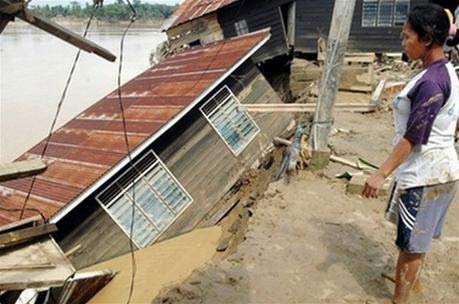 Indonesia, Malaysia đón năm mới trong mưa lũ