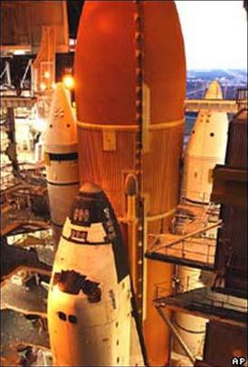 NASA hoãn phóng tàu con thoi