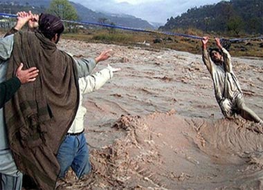 Lở đất chôn sống 31 người Pakistan