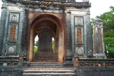 Trùng tu di tích Huế bằng công nghệ vữa vôi truyền thống